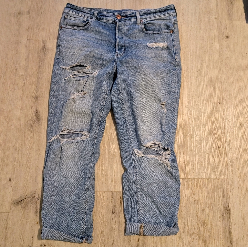 American Eagle Distressed Tomgirl Jeans